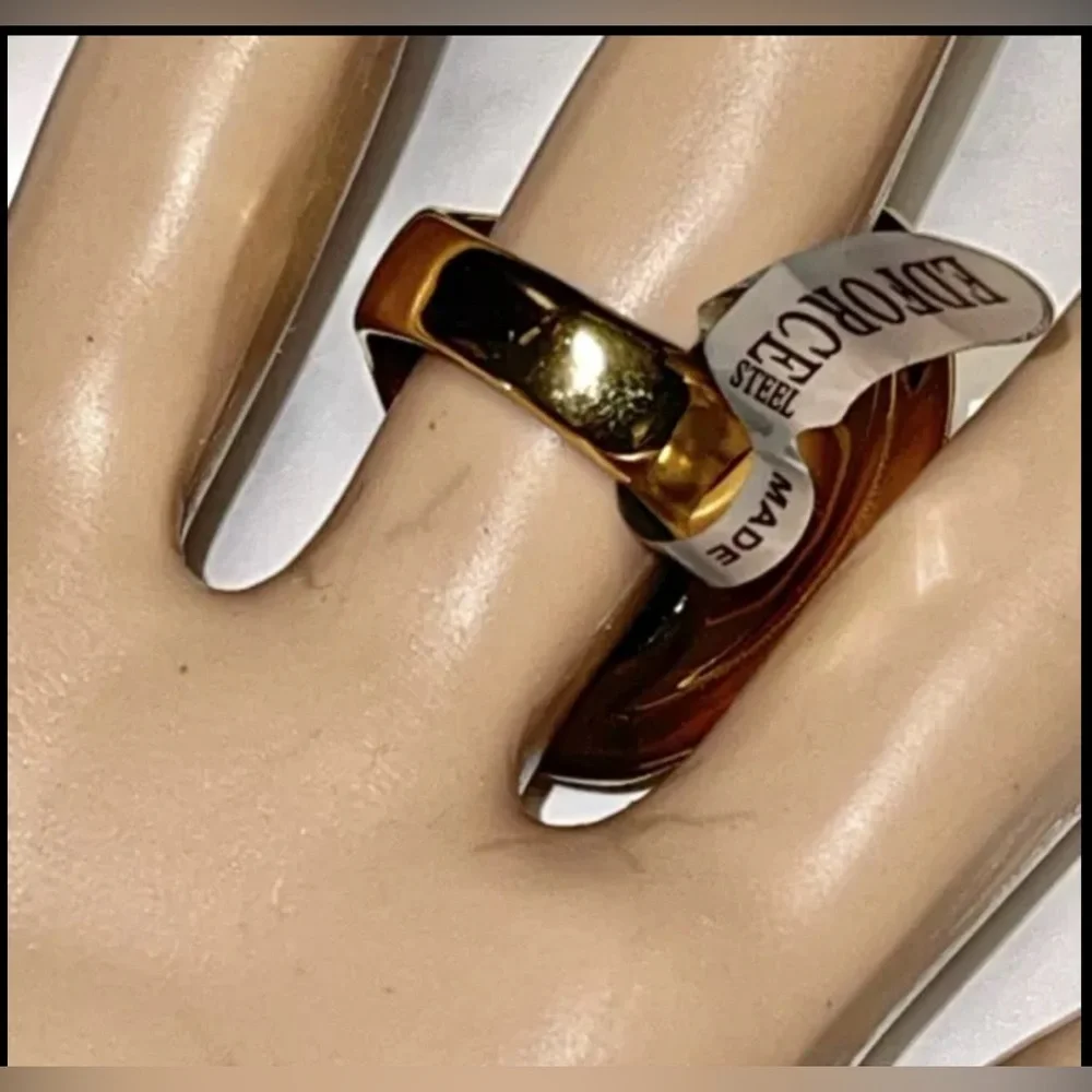 EDFORCE STEEL VINTAGE RING STAINLESS STEEL FAN SHAPE GOLD COLOR SIZE NINE (9)